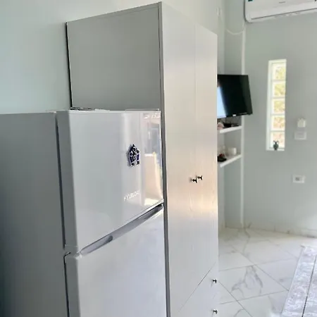 Guga Host House Vakantiehuis Sarandë