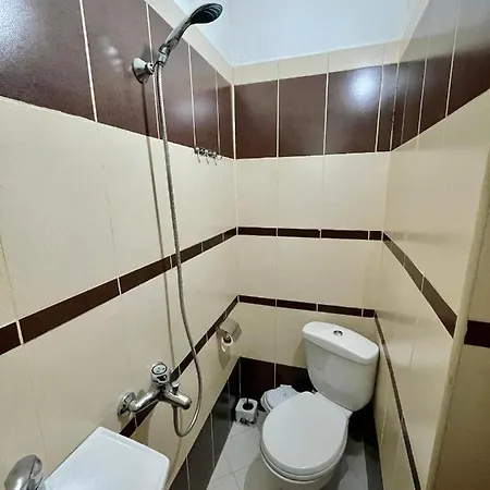 Guga Host House Vakantiehuis Sarandë